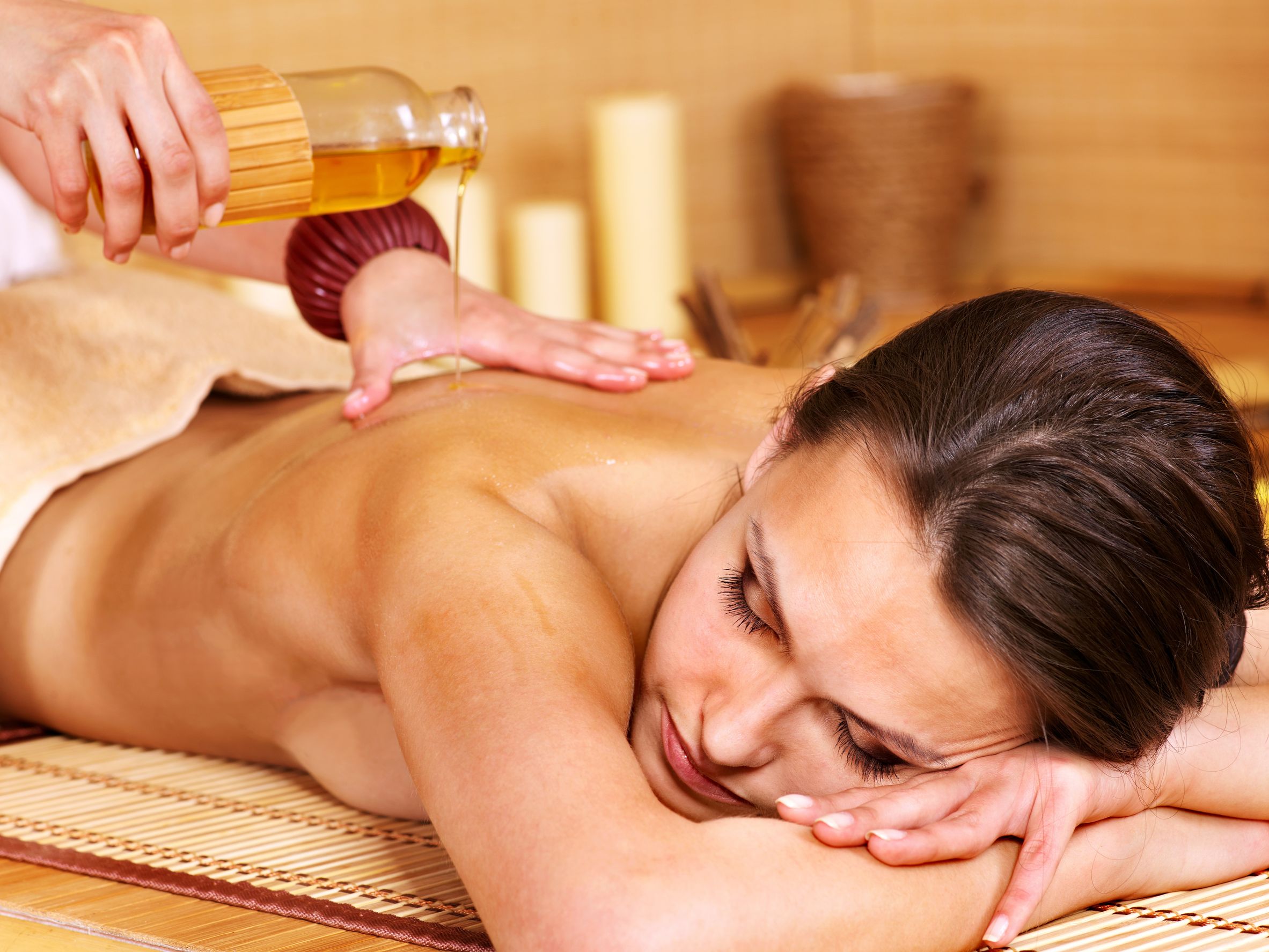 All About How Oil Massage (and Why You Should Give It a Try)